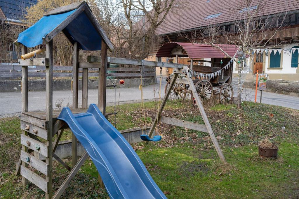 Uelis-Stoeckli-Gaestezimmer Auf Bauernhof Mit Billiard Und Alpakatrekking Meikirch Dış mekan fotoğraf