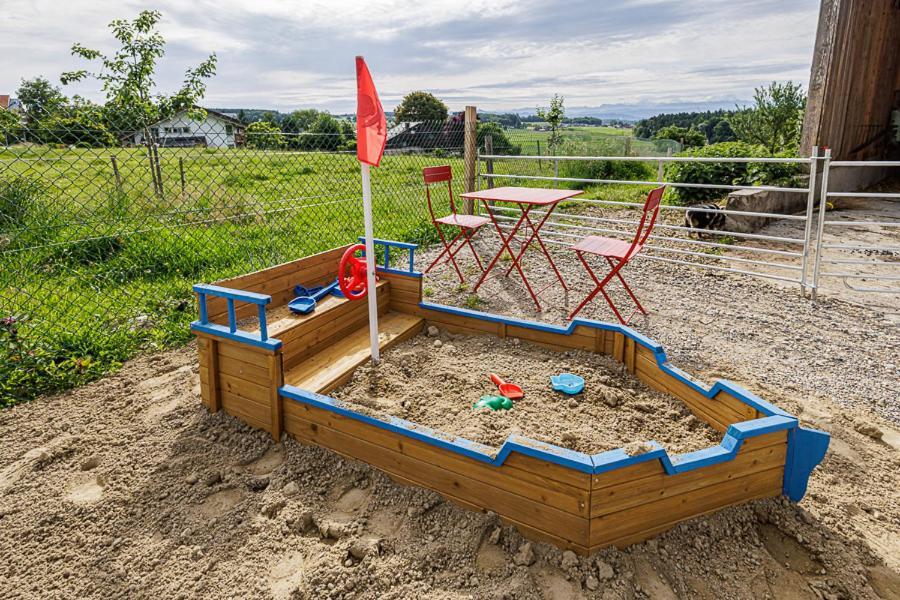 Uelis-Stoeckli-Gaestezimmer Auf Bauernhof Mit Billiard Und Alpakatrekking Meikirch Dış mekan fotoğraf